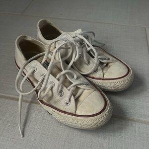 🔴Converse low top.